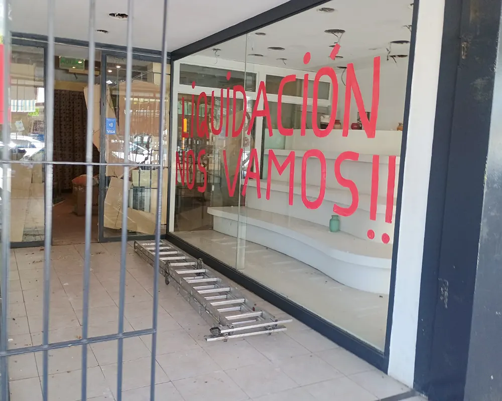 Fachada del comercio zapatería Viki.