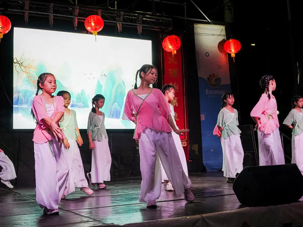 Bailes tradicionales el evento de Año Nuevo Chino en Belén de Escobar