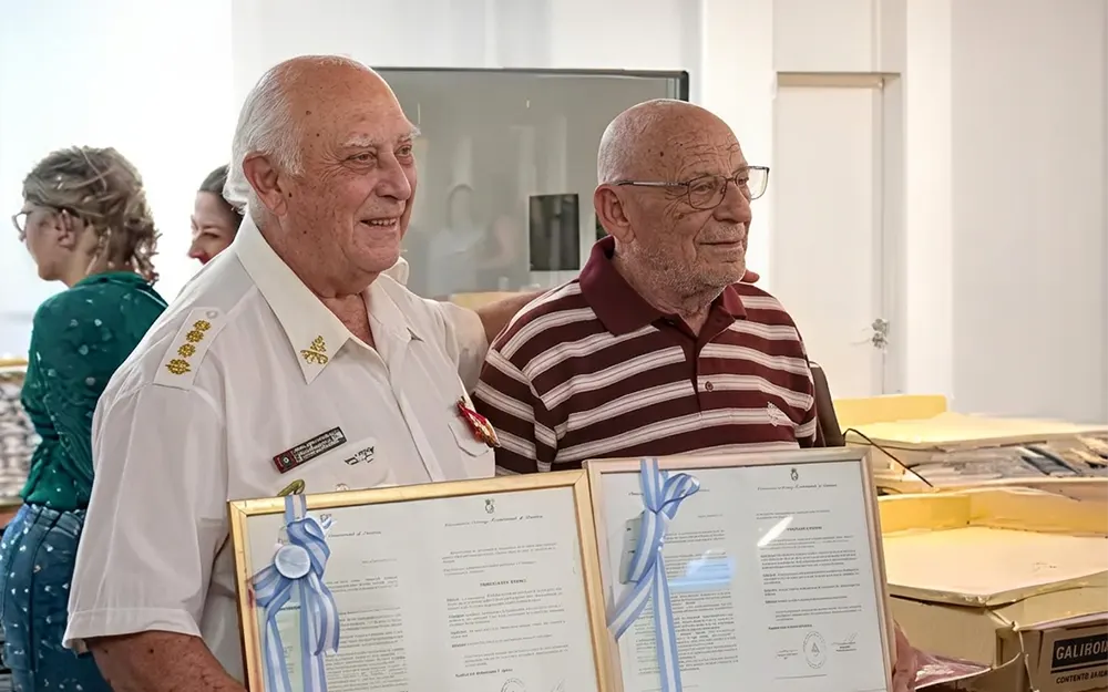 Escobar homenajea a dos referentes históricos de bomberos voluntarios
