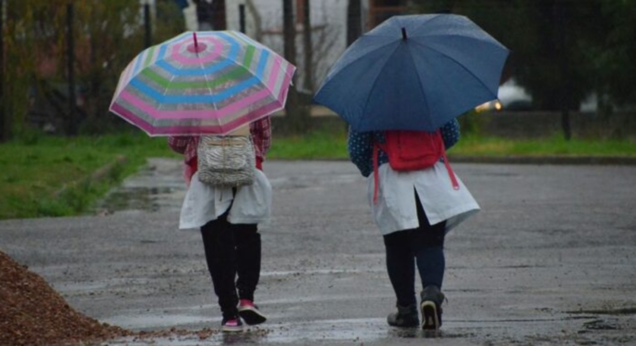 Alerta naranja en Buenos Aires: municipios bonaerenses suspenden clases por tormentas