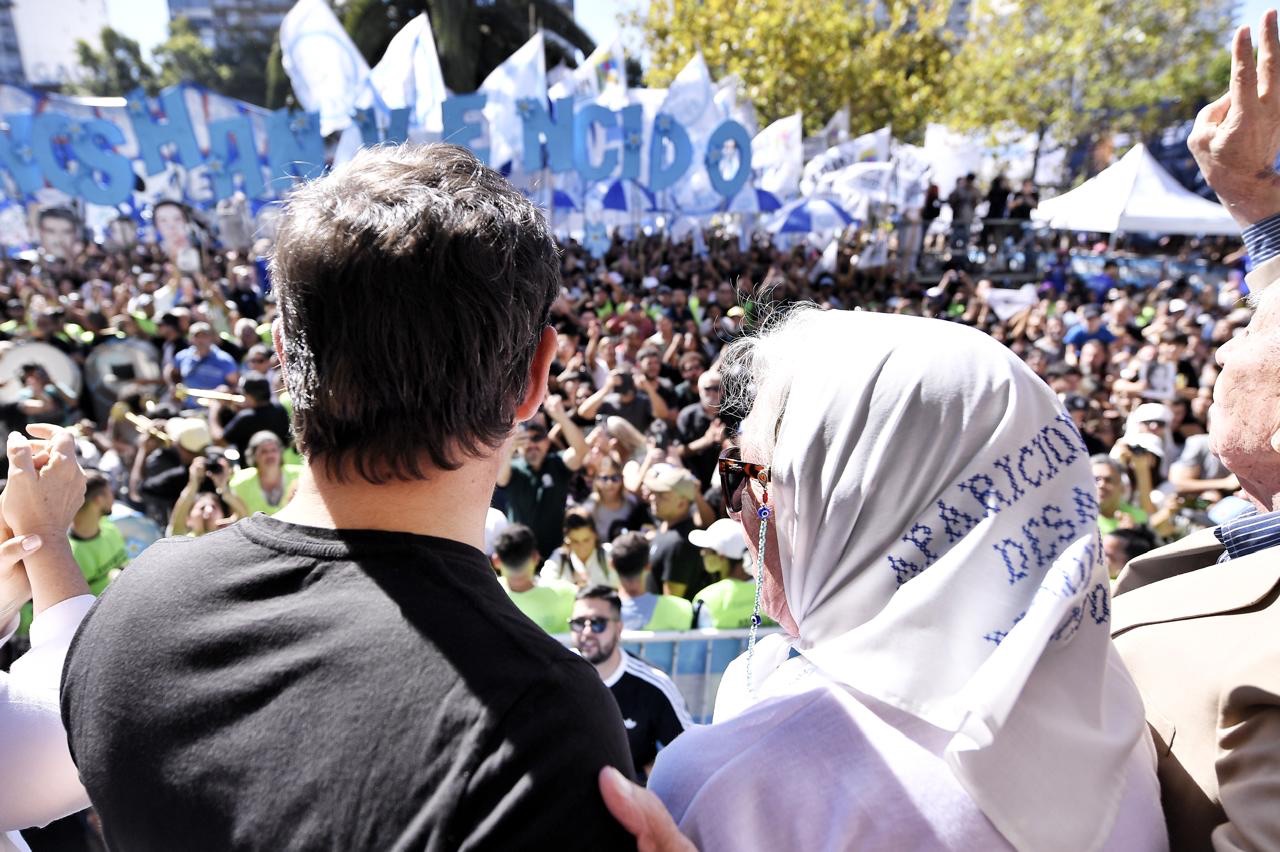 Kicillof conmemora 50 años del golpe en acto junto a Madres de Plaza de Mayo