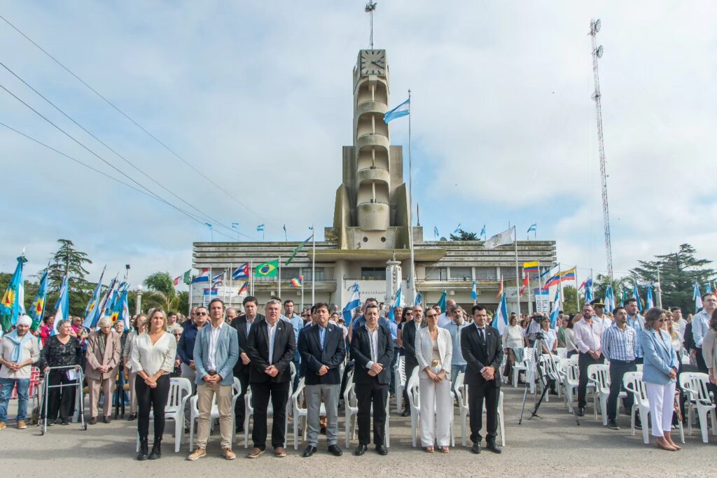 Ofrenda floral en Monumento al Coronel Marcelino Estanislao Freyre