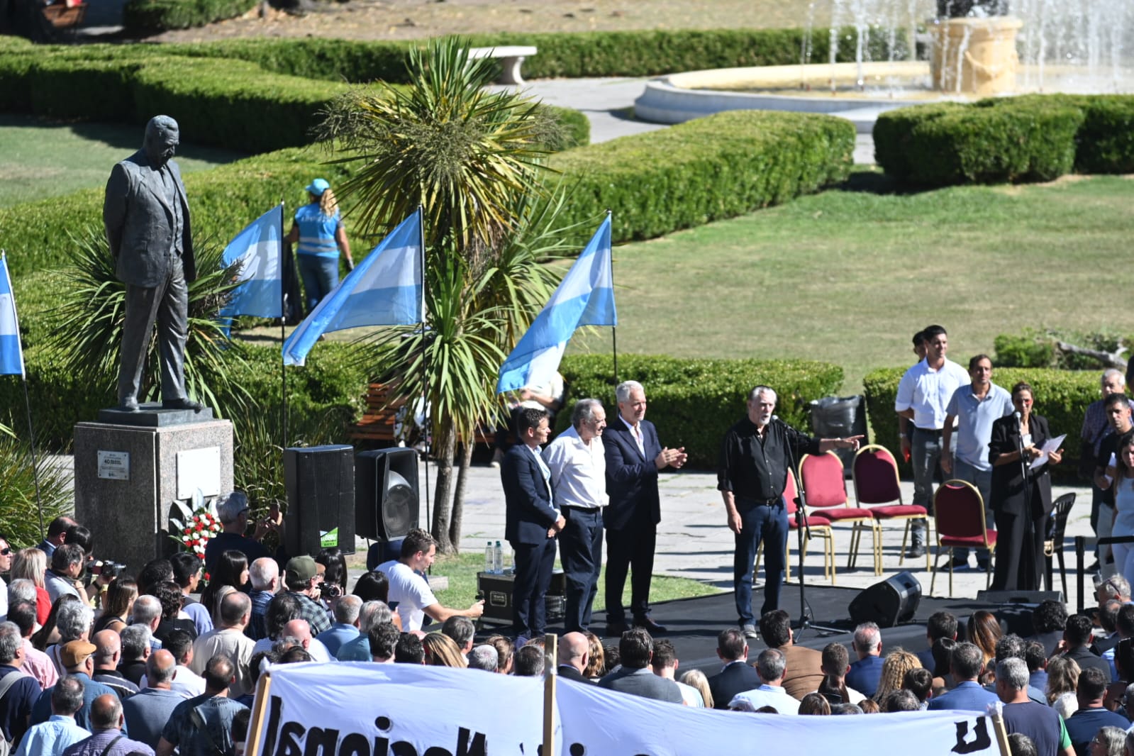 La Plata homenajea a Raúl Alfonsín en 99 años de su nacimiento