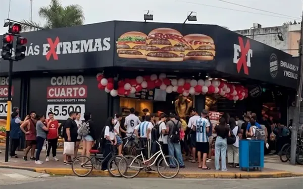Garín celebra la apertura de Hamburguesas Extremas con gran convocatoria popular