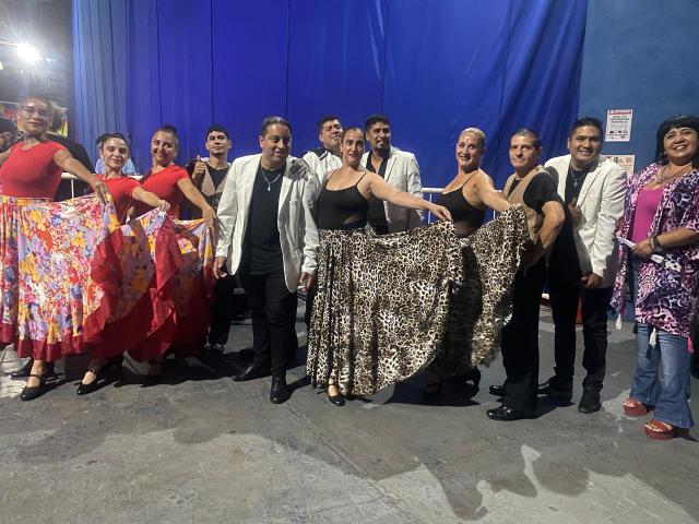 Elisabeth Celiz en clase de folklore