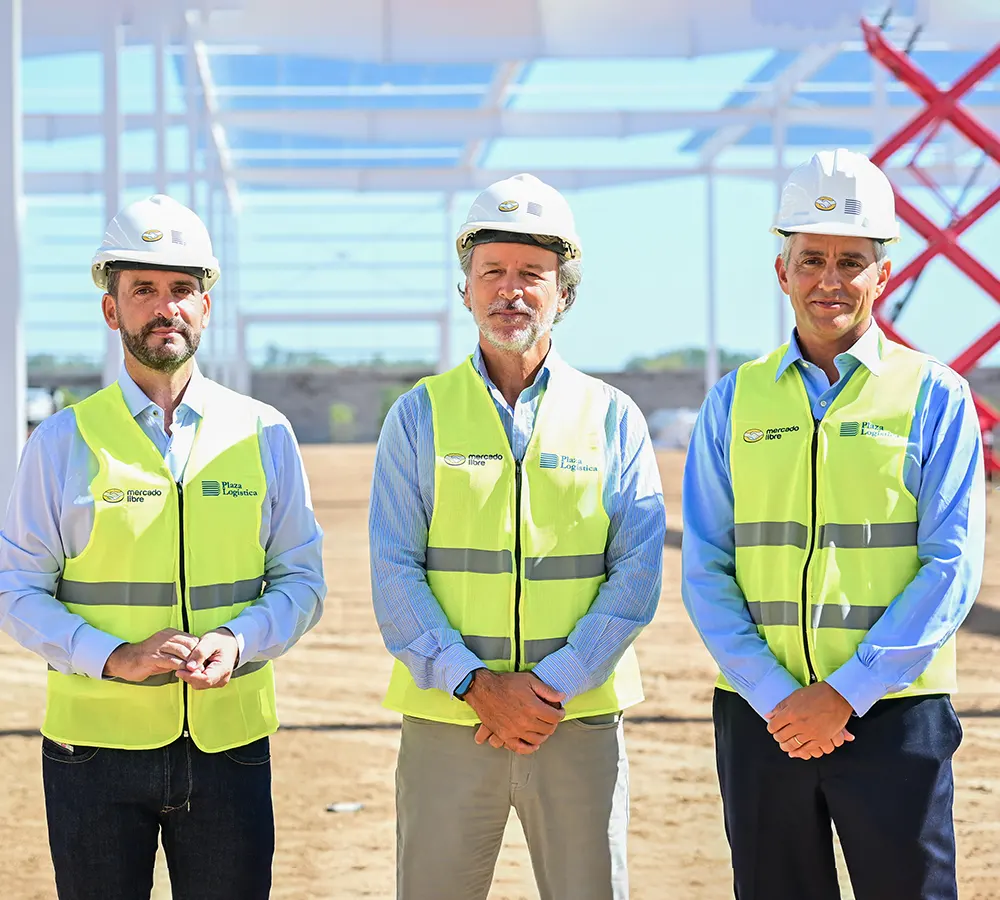 Sujarchuk junto a autoridades de Mercado Libre y Tasa Logística 