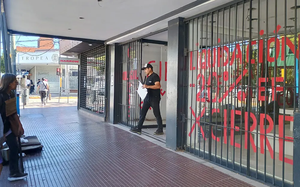 Cierran dos comercios históricos en el centro de Belén de Escobar