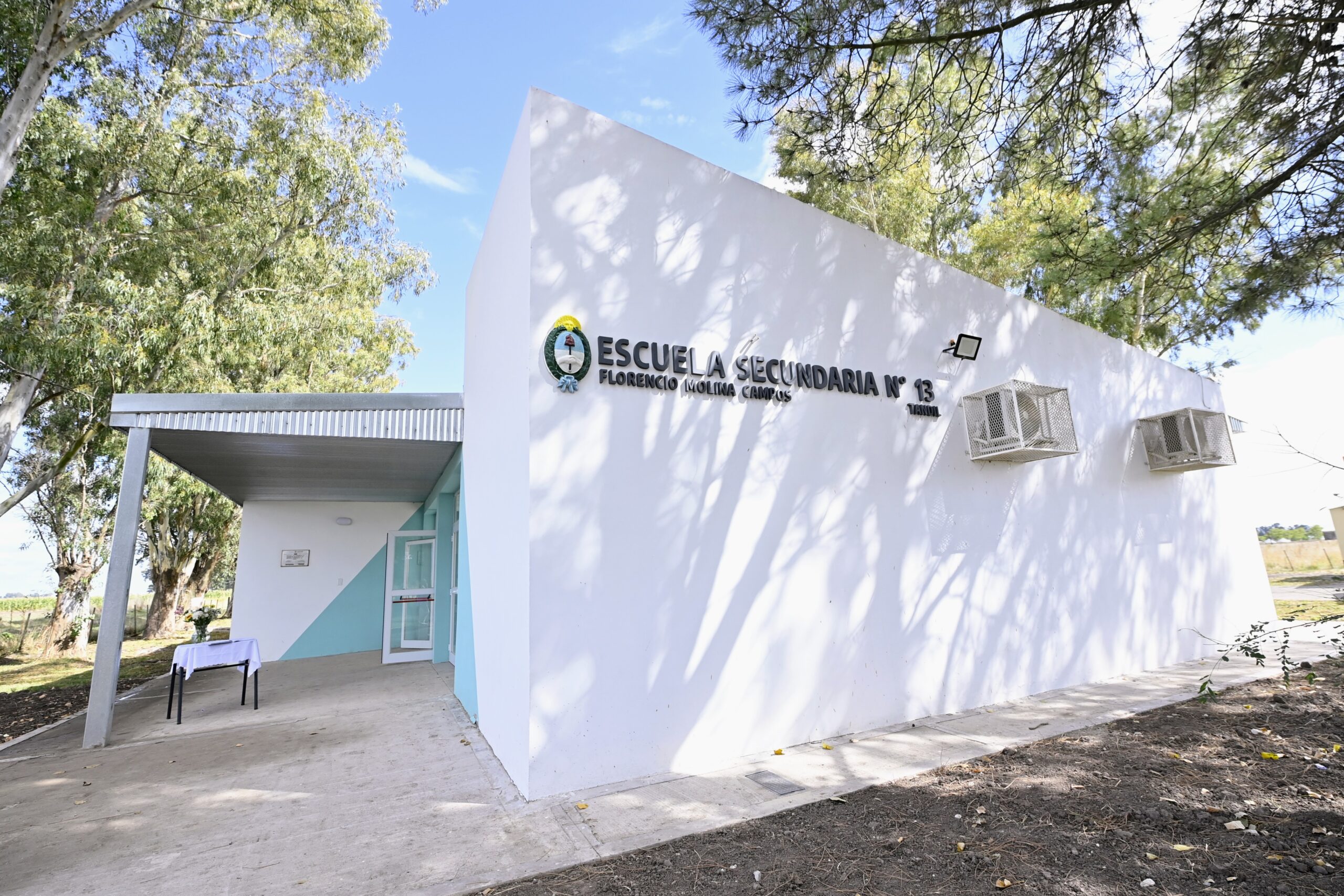 Kicillof inaugura nueva escuela rural y refuerza seguridad en Tandil