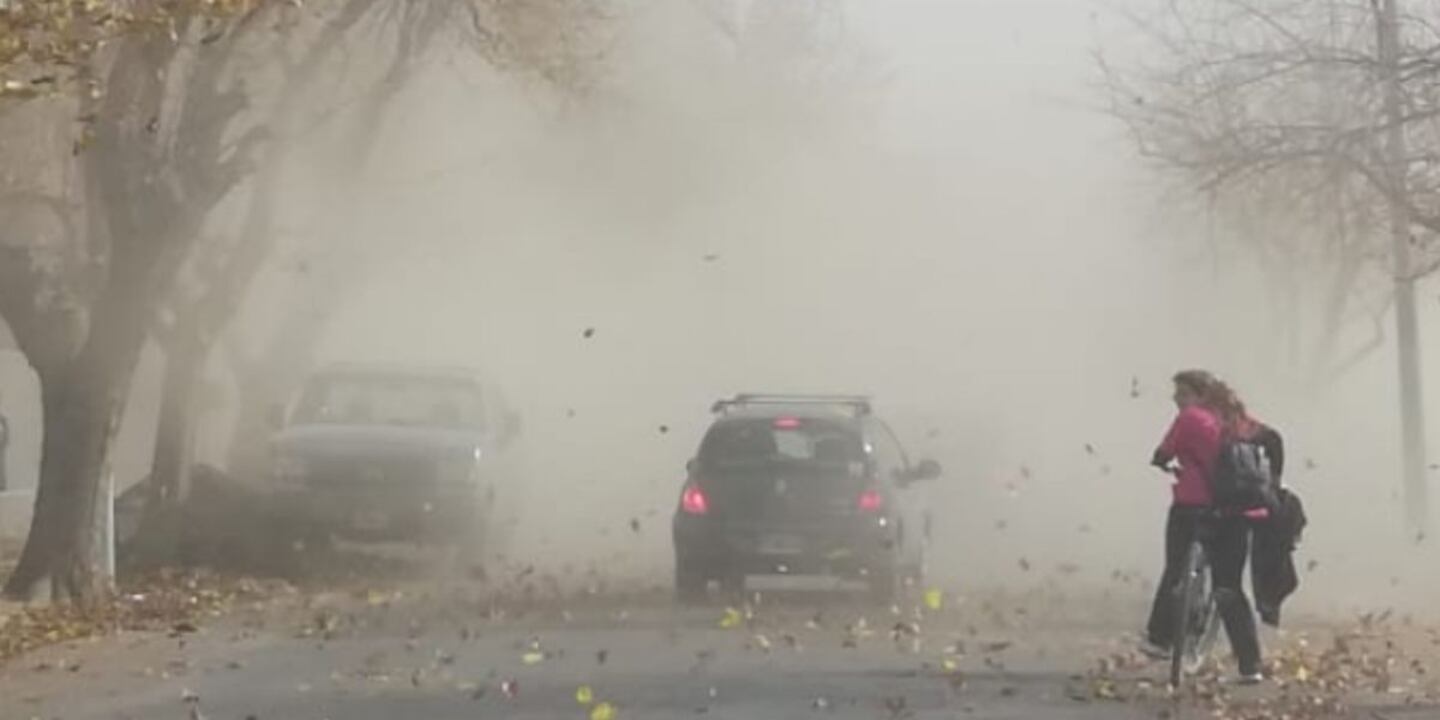 Municipios bonaerenses suspenden clases por alerta de fuertes tormentas