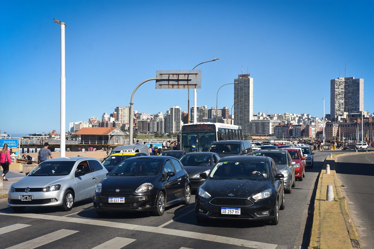 Buscan regularizar conductores de aplicaciones en General Pueyrredón