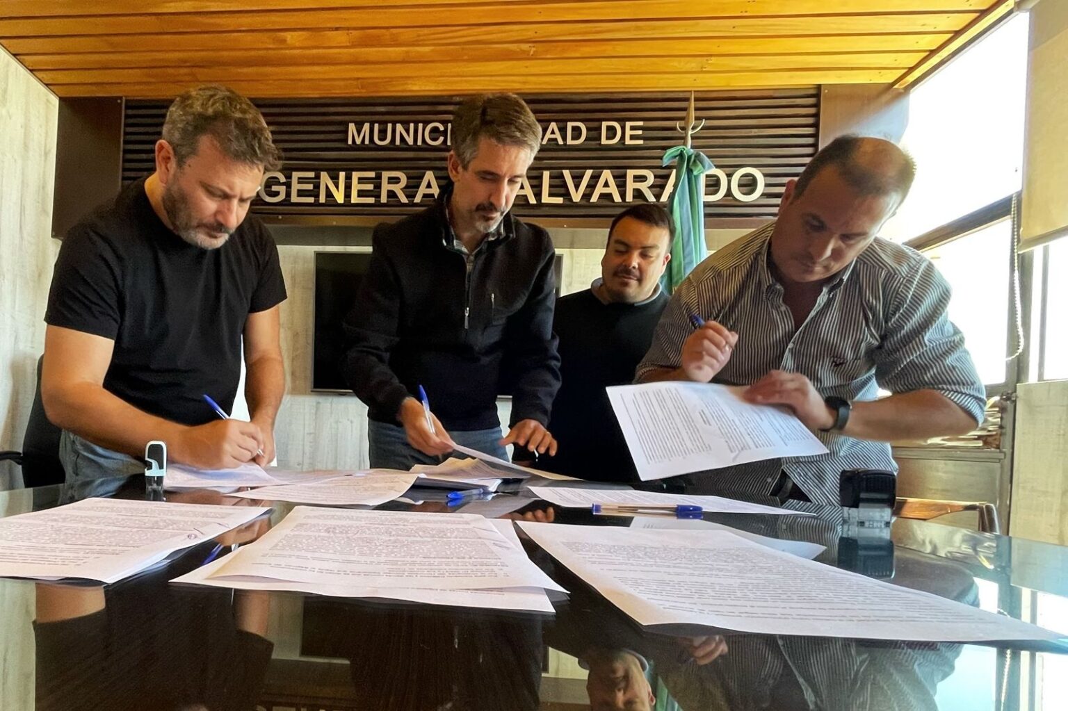 General Alvarado firma su primer Convenio Colectivo para mejorar la labor municipal