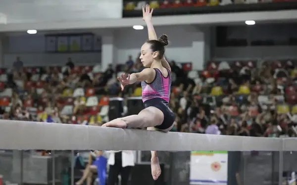 Martina Begnes, orgullo de Escobar en la gimnasia juvenil argentina