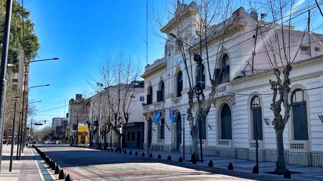 Espinoza fortalece gestión en La Matanza con respaldo a Miguel Saredi