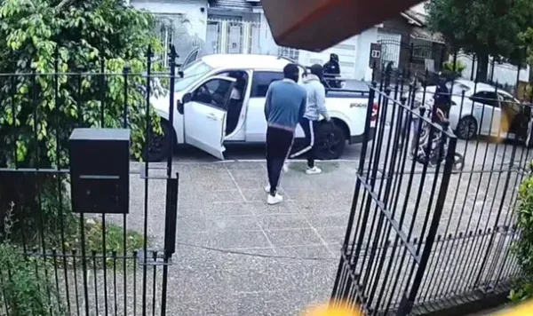 Intento de robo en Villa Luzuriaga con niña discapacitada dentro