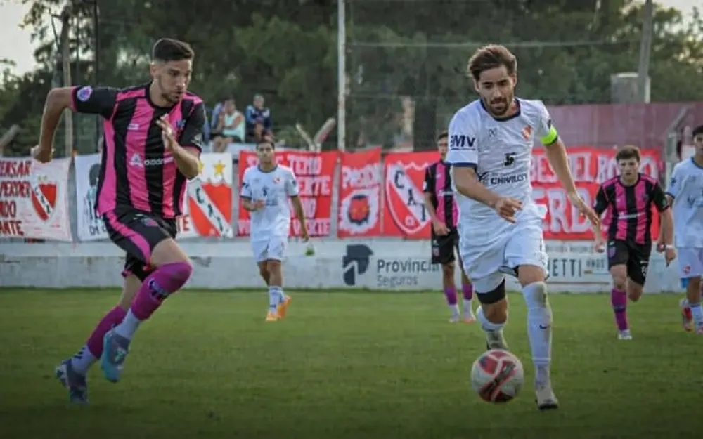 Atlético Escobar inicia su camino en el Federal A con un ajustado traspié