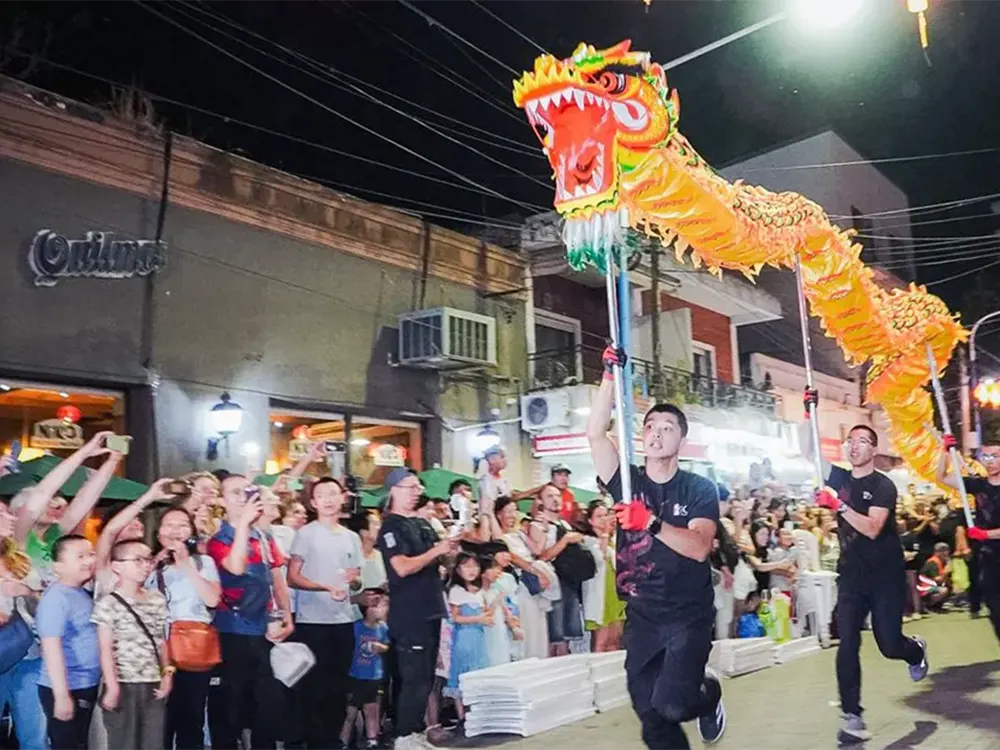 Danza de Dragón en el evento del Año Nuevo Chino en Escobar