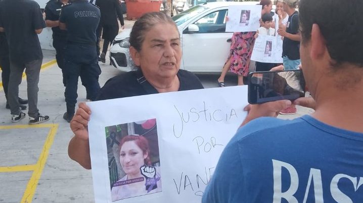 Familiares reclaman justicia por Vanesa Sosa en Ezeiza