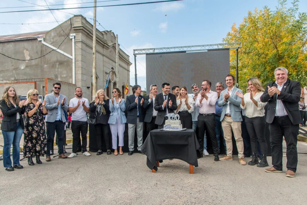 Entrega de reconocimientos en el aniversario de Guaminí