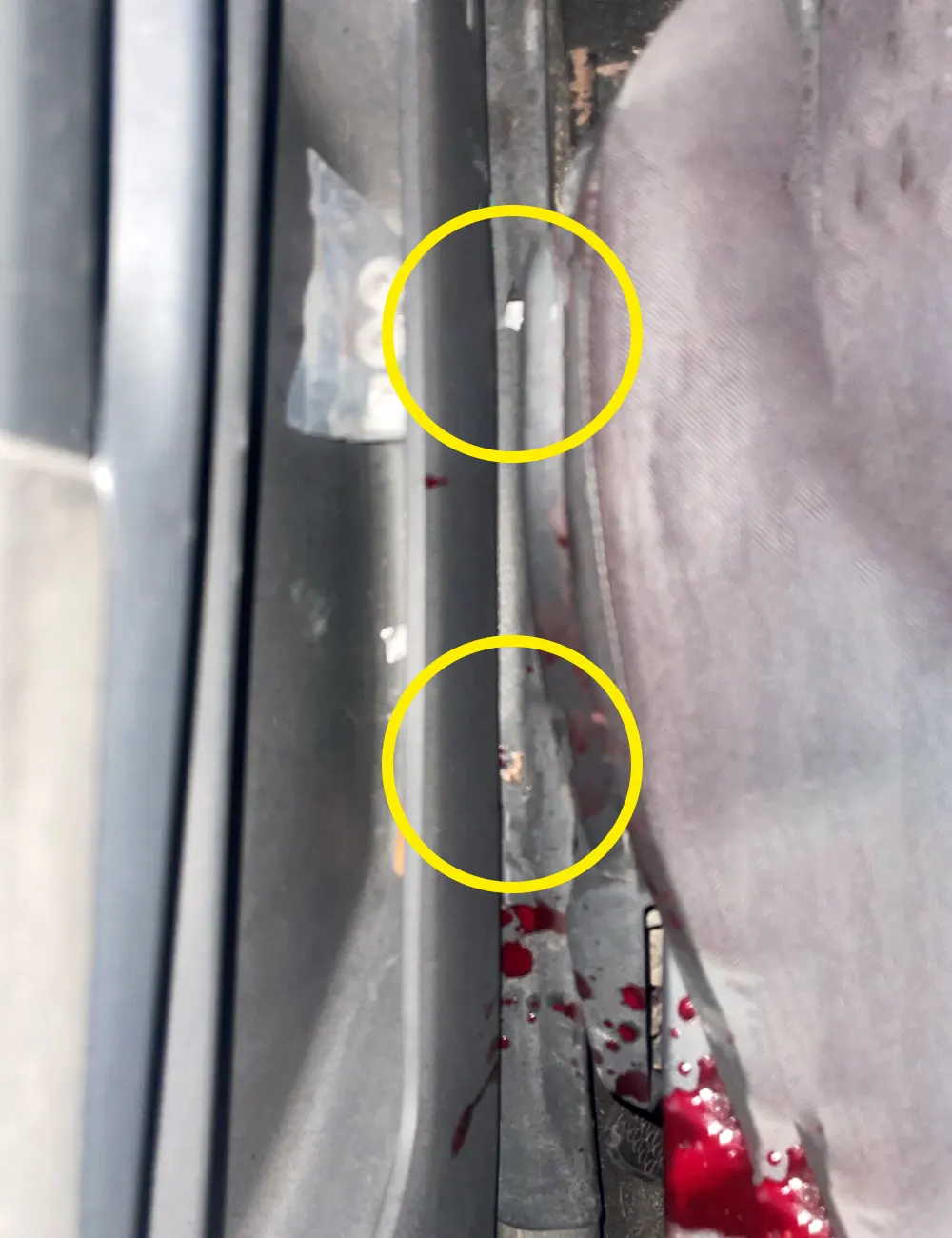 Balas encontradas en el interior del auto de Miller.