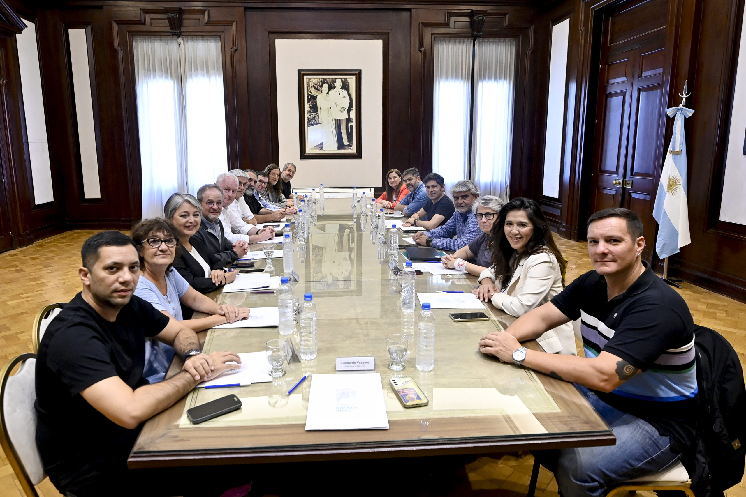 Kicillof fortalece diálogo con dirigentes sindicales y educativos internacionales