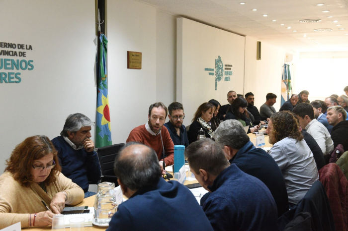 Gobierno bonaerense reinicia paritarias para evitar conflicto en inicio de clases