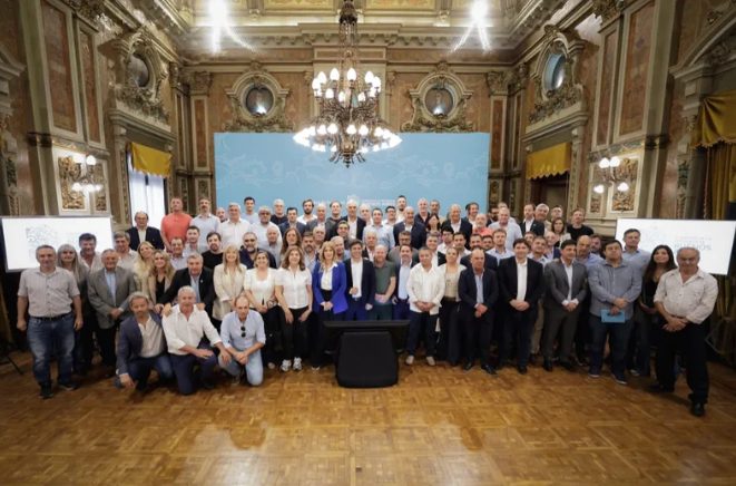 Kicillof impulsa demanda judicial por fondos y ofrece apoyo a municipios