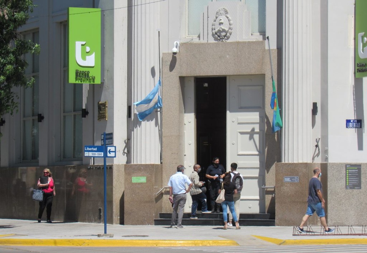 Bancos bonaerenses retomarán la atención de 10 a 15 tras el fin del horario de verano