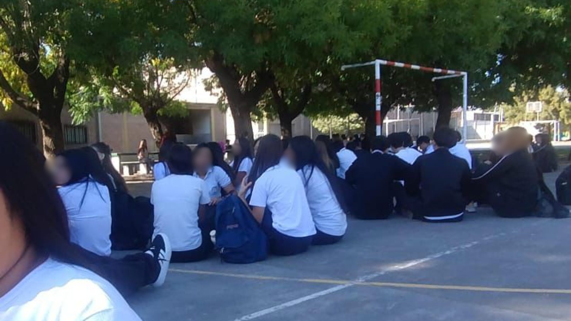 Alumnos de Monseñor Solari exigen explicaciones por exclusión masiva