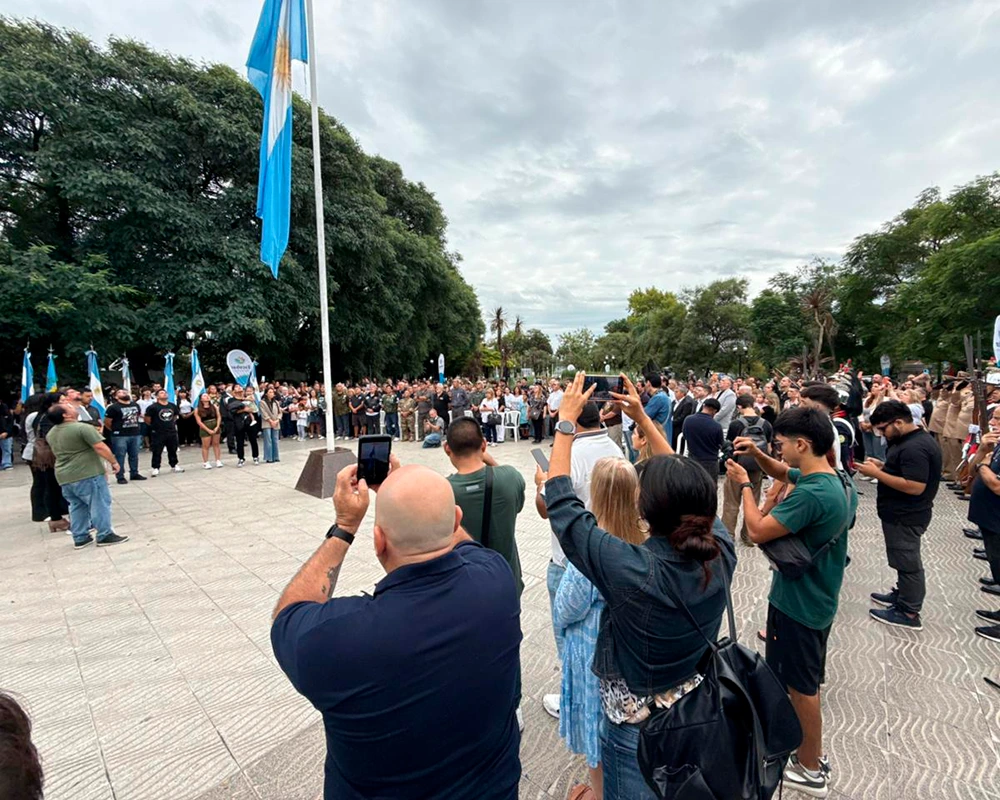 Foto del acto en la Plaza Malvinas.