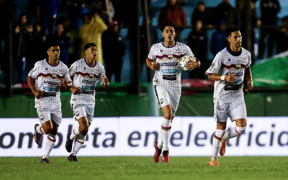 Vélez superó a Deportivo Armenio y avanzó en la Copa Argentina