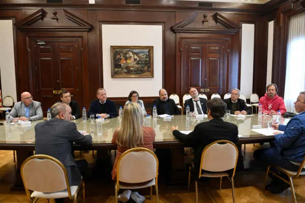 Kicillof y líderes evangélicos fortalecen el compromiso social en la provincia