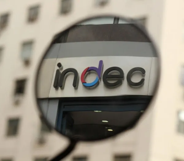 Inflación en febrero mantiene presión sobre precios esenciales