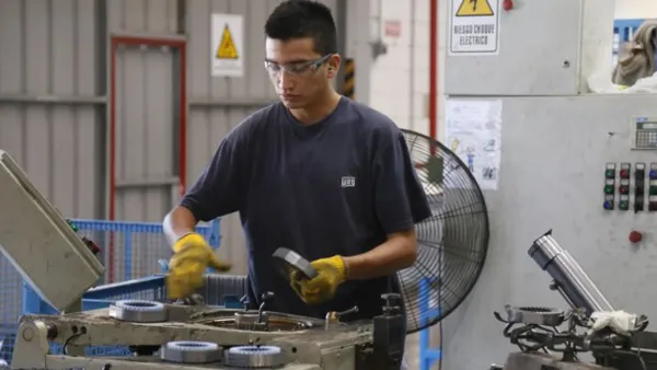 Industria bonaerense y empleo en riesgo por cierre masivo de empresas