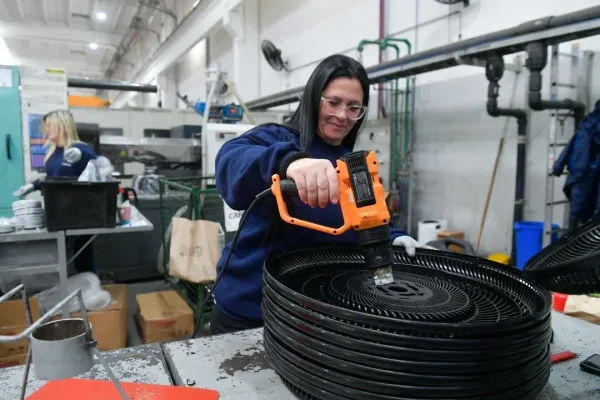 Industria argentina pierde 100.000 empleos y sufre fuerte caída productiva