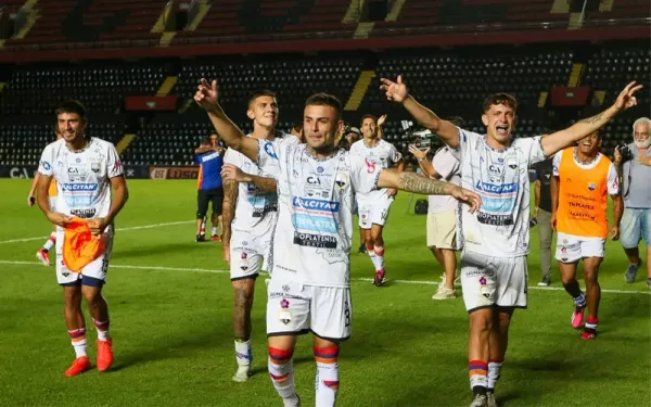 Deportivo Armenio desafía a Vélez en la Copa Argentina con el impulso de su nueva gestión técnica